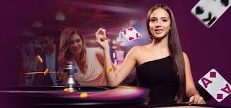 স্মার্টফোনে lotto247 ফুটবল লীগ গাইড ব্যবহার করছেন একজন ব্যবহারকারী